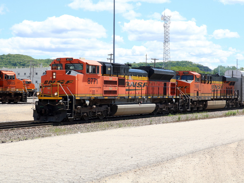 BNSF 8771